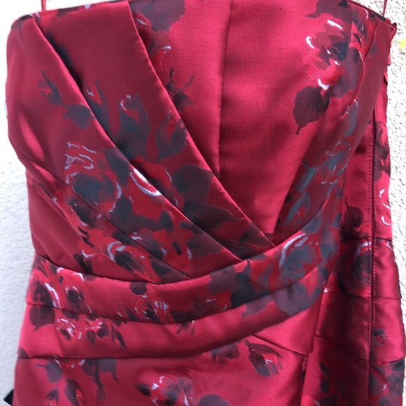 NWT White House/Black Market strapless satin like party dress. Sz 4 - Picture 3 of 7